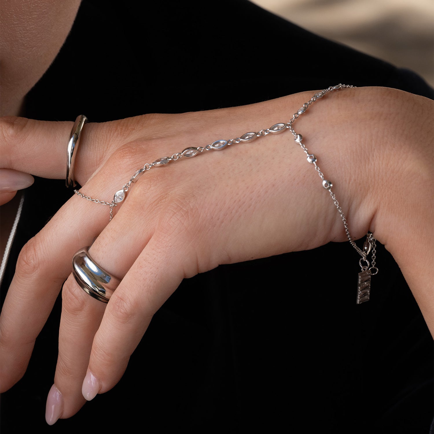 Electra Hand Chain