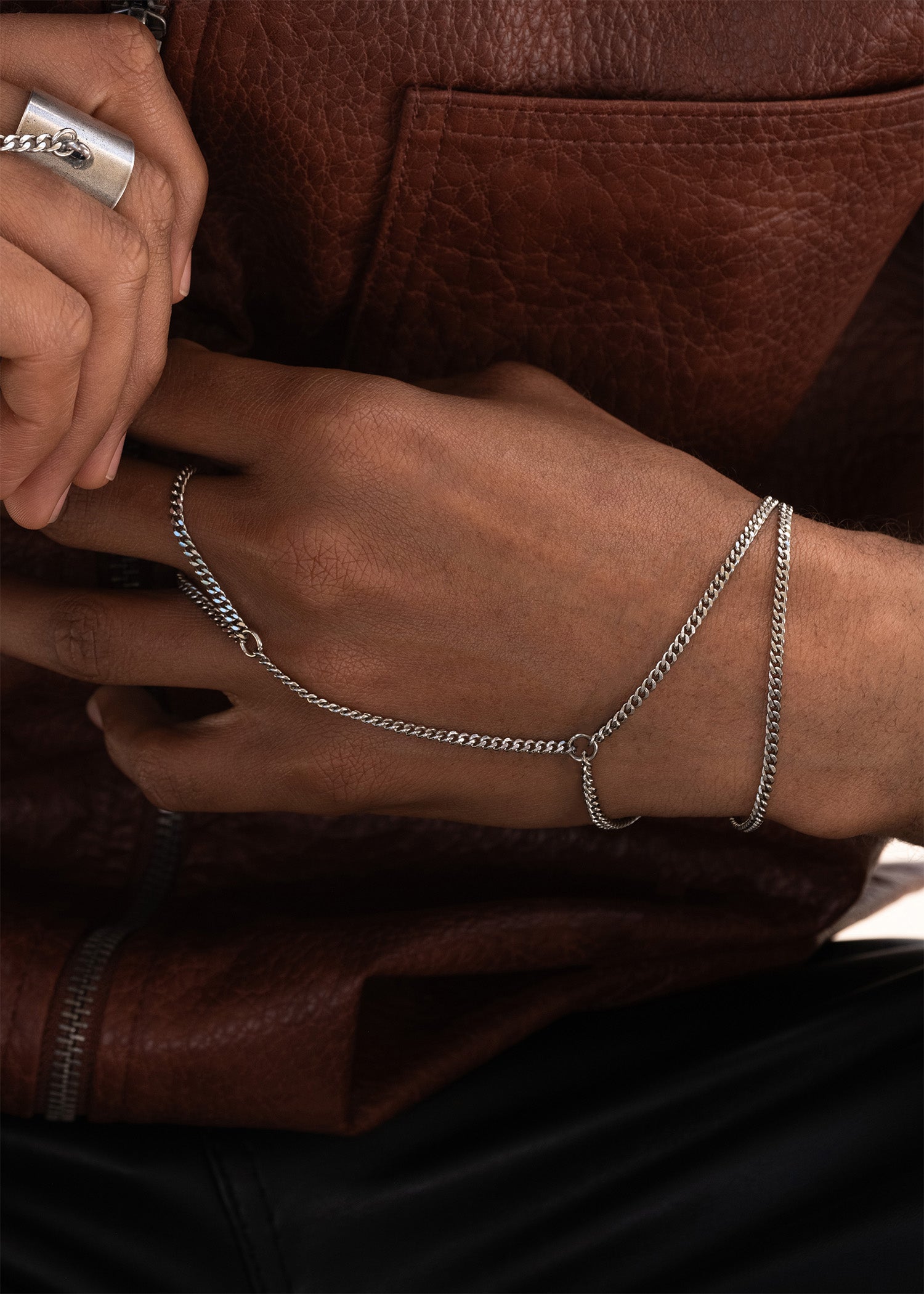Vega Hand Chain