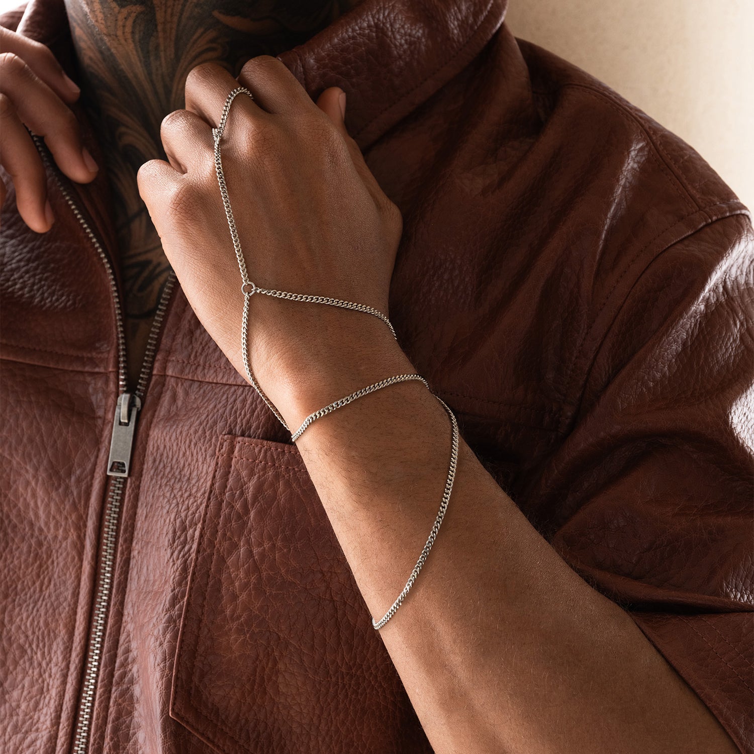Vega Hand Chain