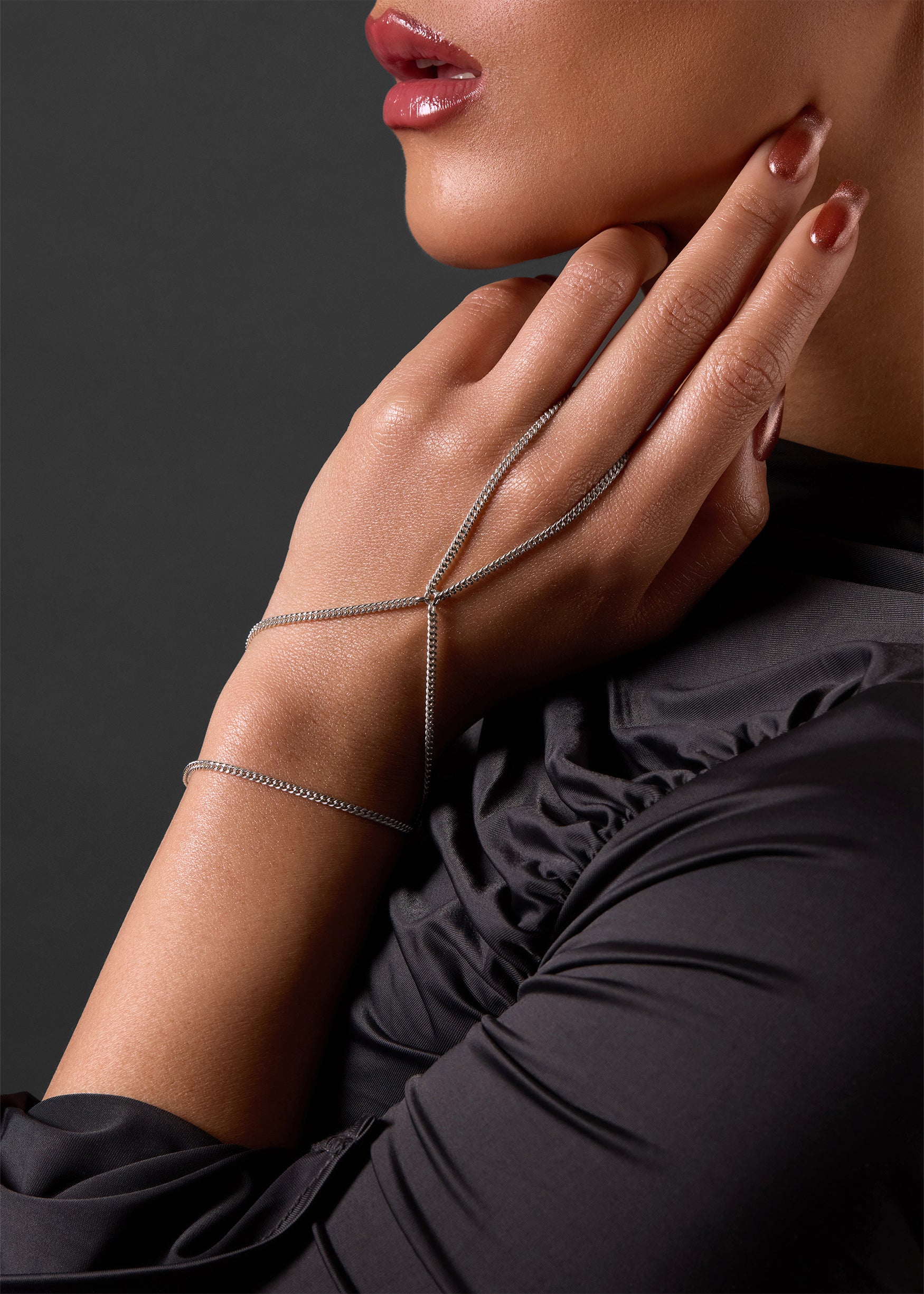 Vega Hand Chain